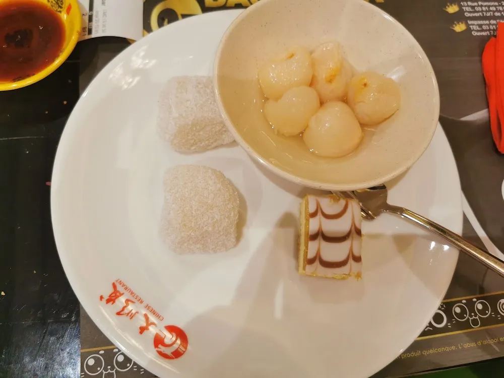 Assiette Desserts Perle de Coco Litchis Petit Millefeuille